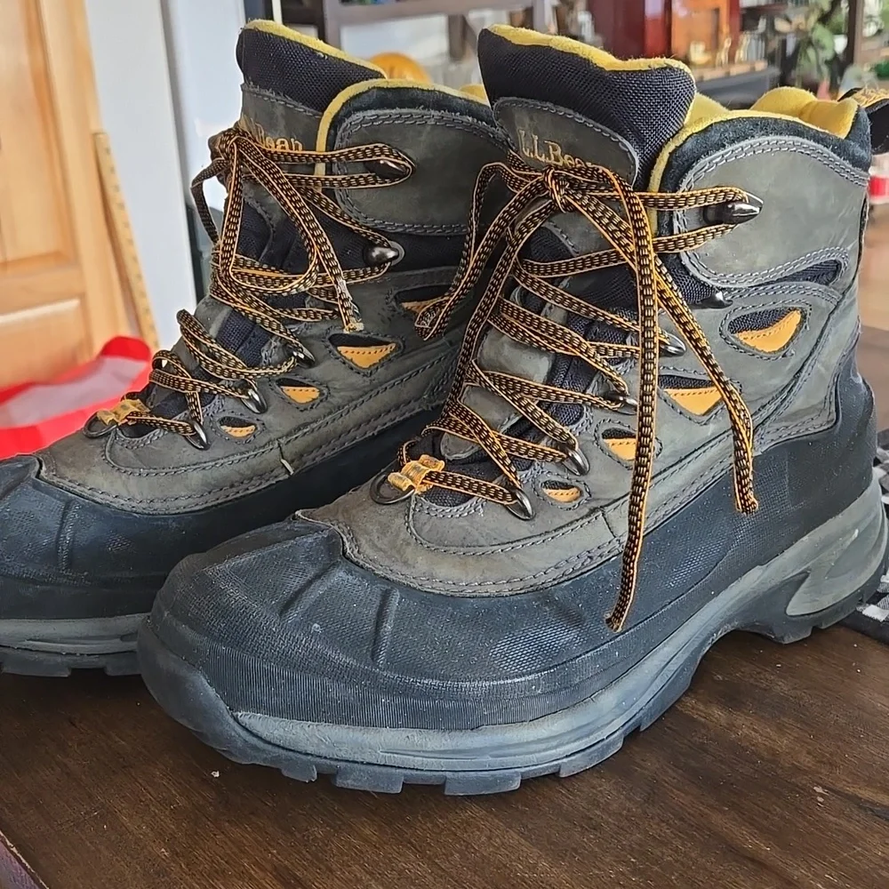 LL Bean 3M Thinsulate Black and Yellow Boots Mens Size 9 Waterproof Hikers